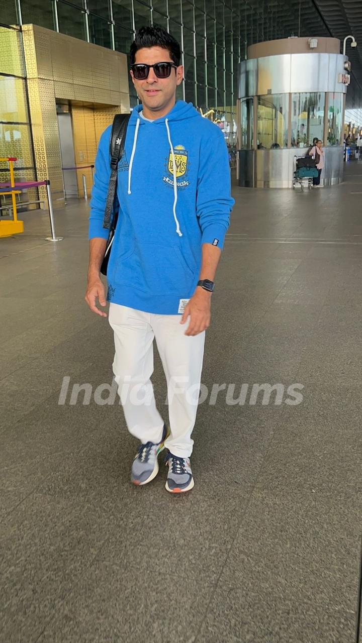 Farhan Akhtar snapped at the Mumbai airport 