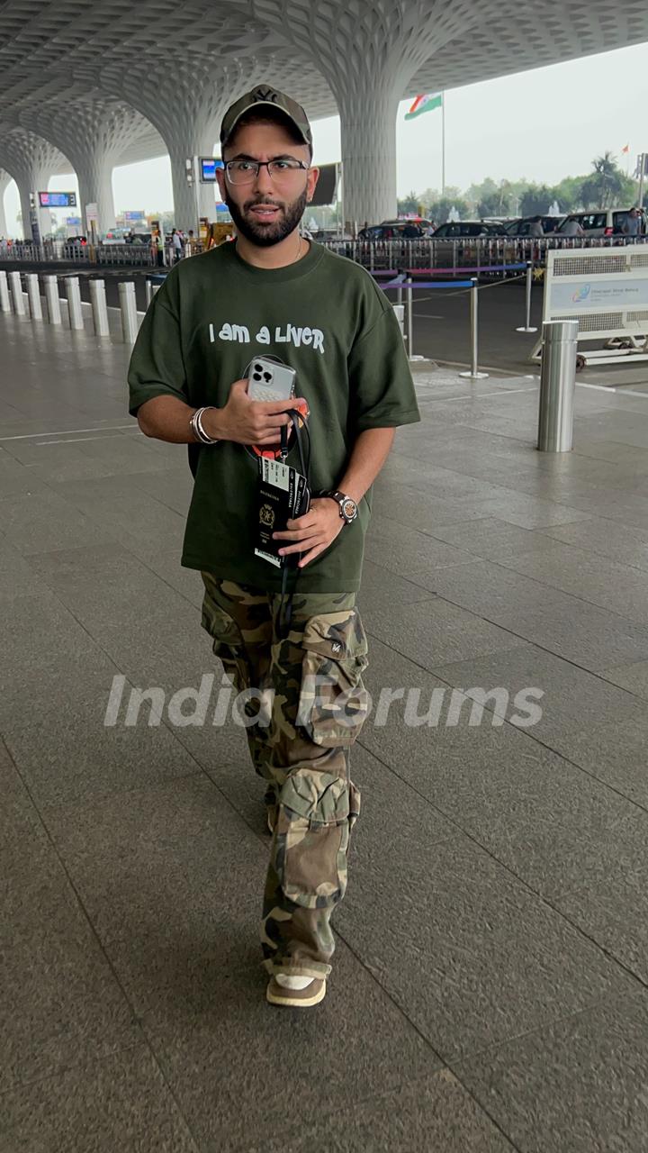 Orry snapped at the Mumbai airport 