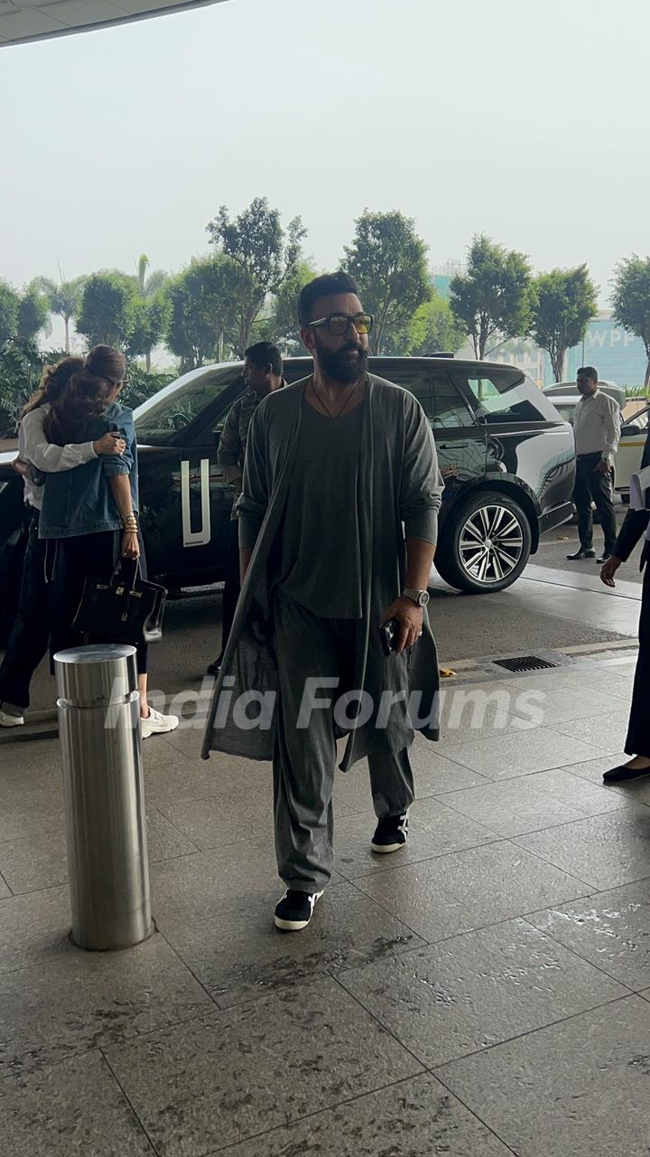 Raj Kundra snapped at the Mumbai airport 