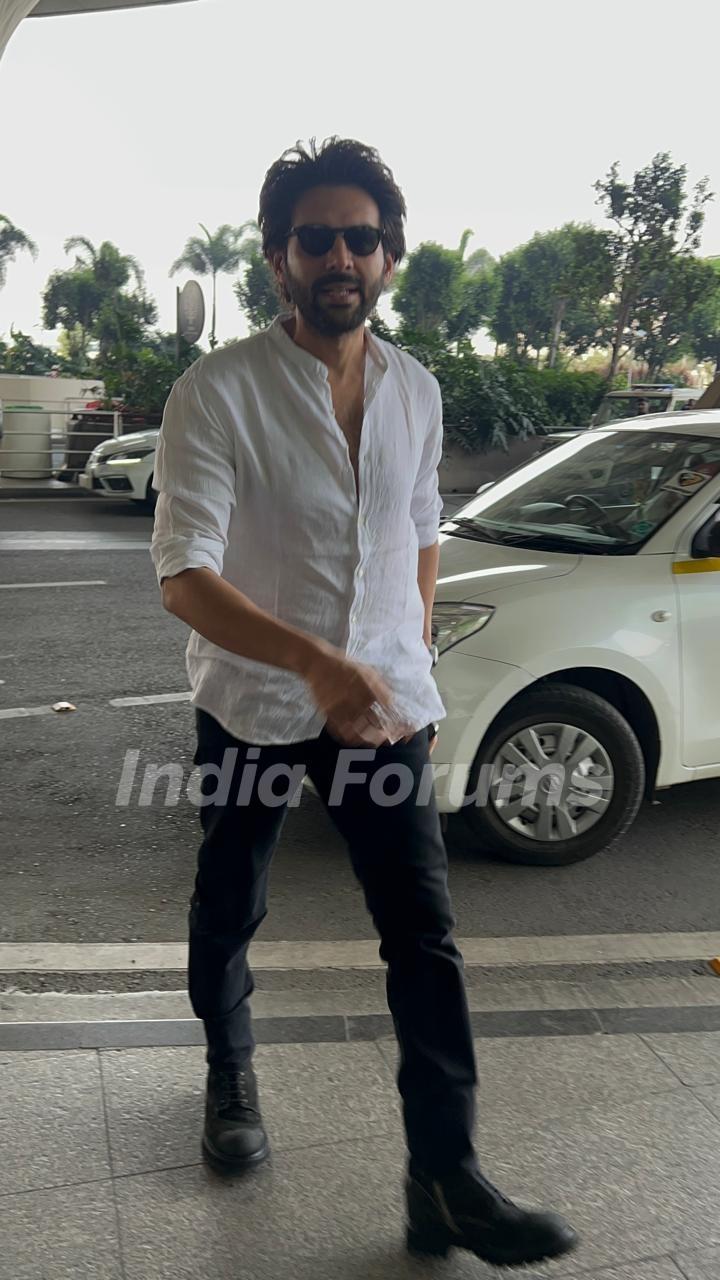 Kartik Aaryan snapped at the airport