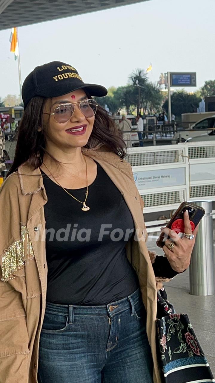 Madhoo snapped at the airport