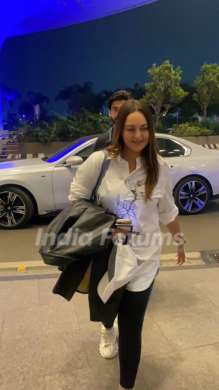 Sonakshi Sinha snapped at the airport