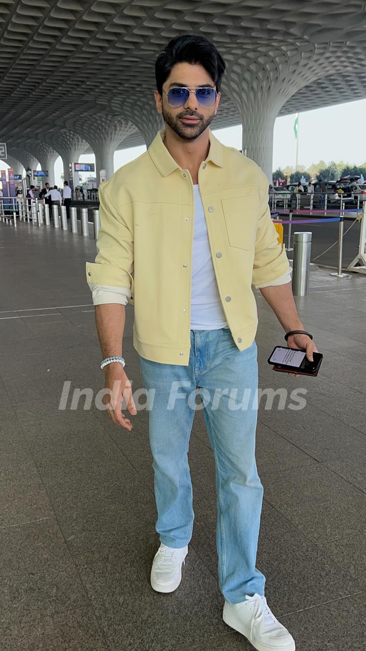 Taha Shah Badussha snapped at the airport