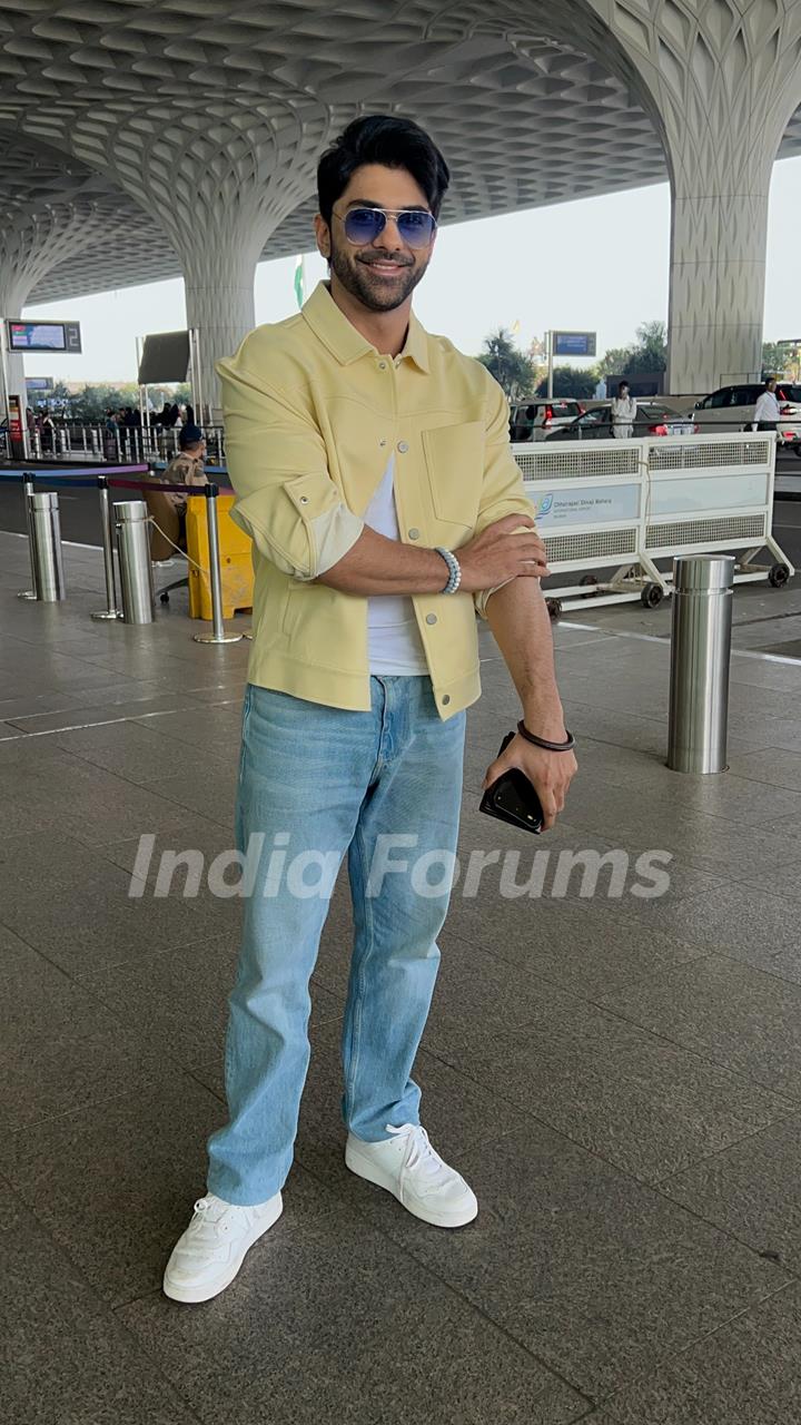 Taha Shah Badussha snapped at the airport