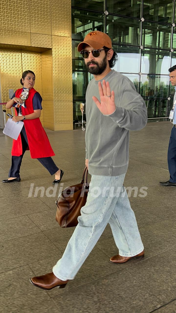 Vikrant Massey snapped at the airport