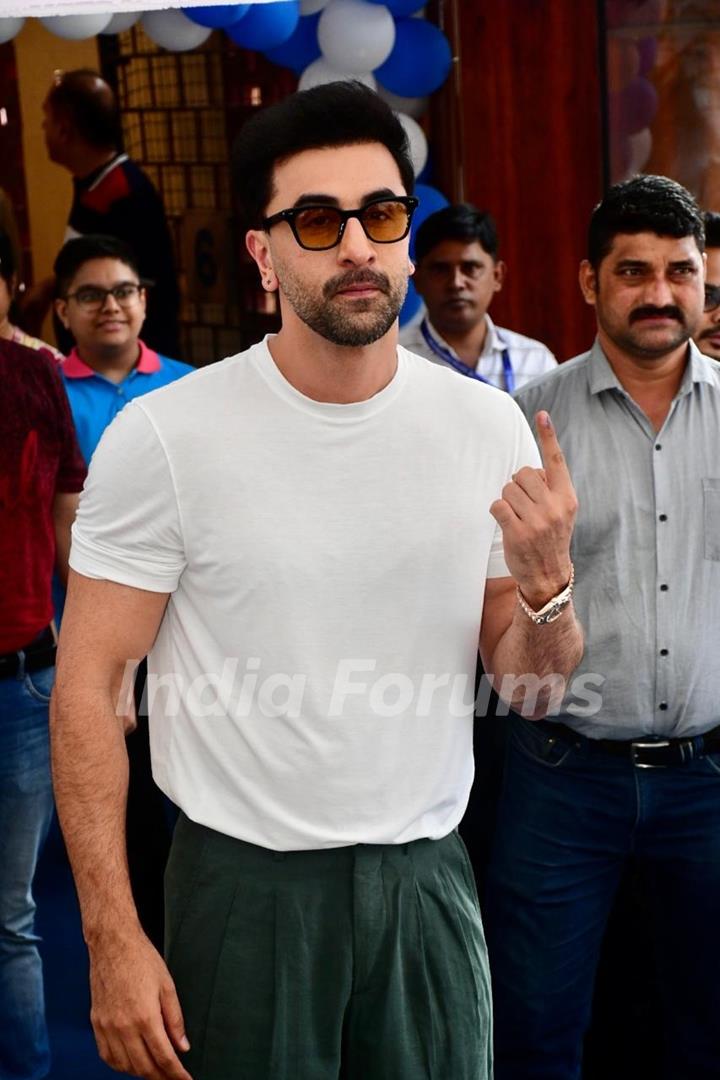 Ranbir Kapoor cast their votes in Mumbai