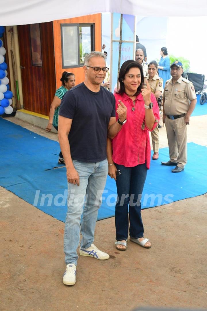 Priya Dutt cast their votes in Mumbai