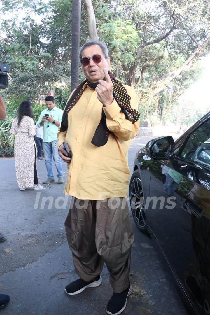 Subhash Ghai cast their votes in Mumbai