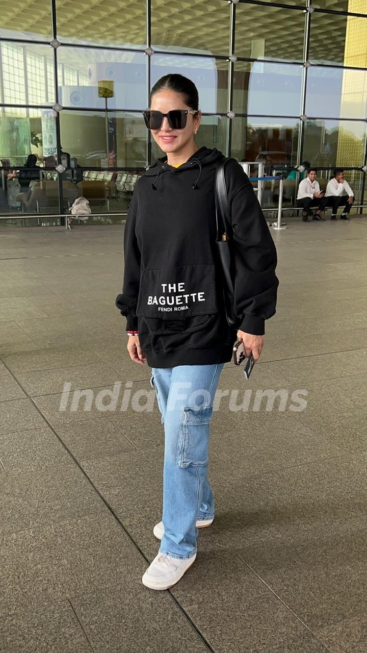 Sunny Leone snapped at the airport