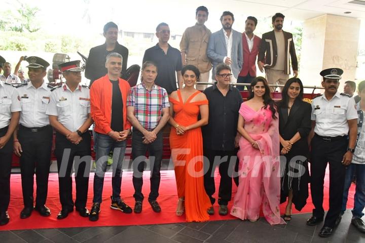 Farhan Akhtar, Rahul Dholakia, Divyendu Sharma, Ritesh Sidhwani, Saiyami Kher, Sai Tamhankar and Pratik Gandhi snapped at the trailer launch of 'Agni'