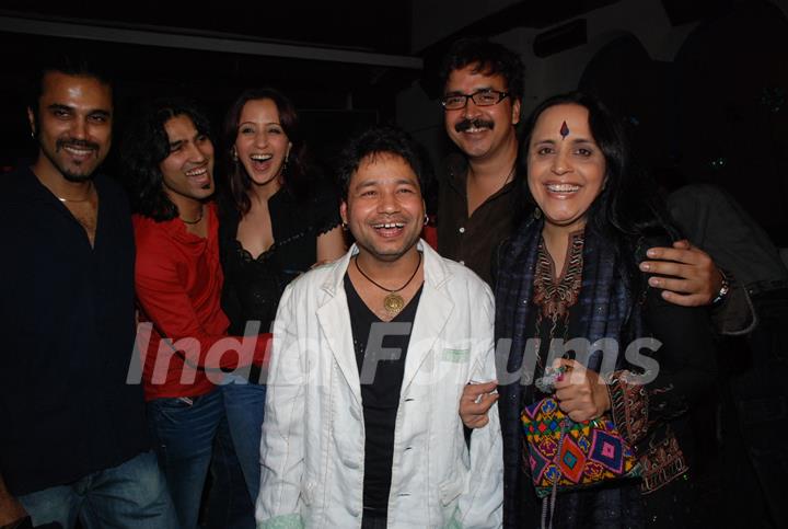 Mumbai, Thursday 22nd March-Kailash Kher the Indian maestro of popular sufi music celebrates the one year success of his album &quot;KAILASHA&quot; which means heaven in Sanskrit The songs ''Teri Deewani'' and ''Tauba Tauba'' from the album have