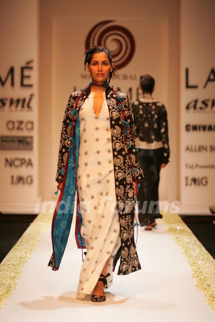 Sonam Dubal presents a global fashion travelogue on the ramp at Lakme Fashion Week in Mumbai on March 27