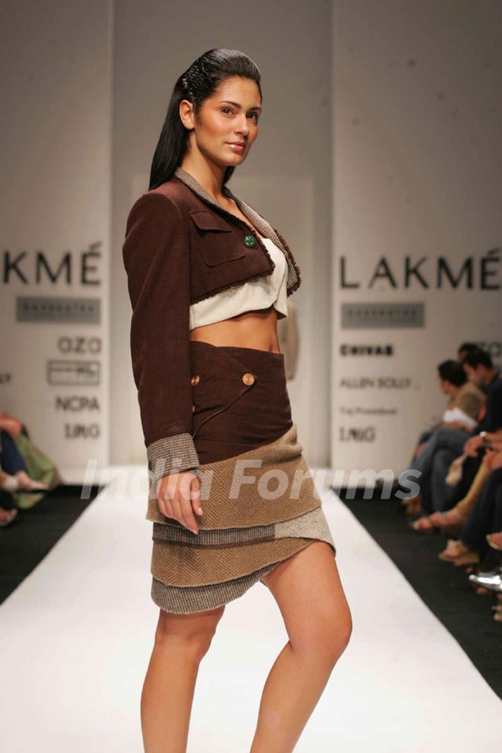 Ten talented young designers presented a spectacular show at the Aza Gen Next extravaganza at Lakme Fashion Week in Mumbai