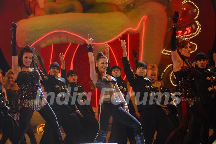 Aishwarya Rai performing at Zee Cine Awards 2007, Genting Highlands Resort, Malaysia