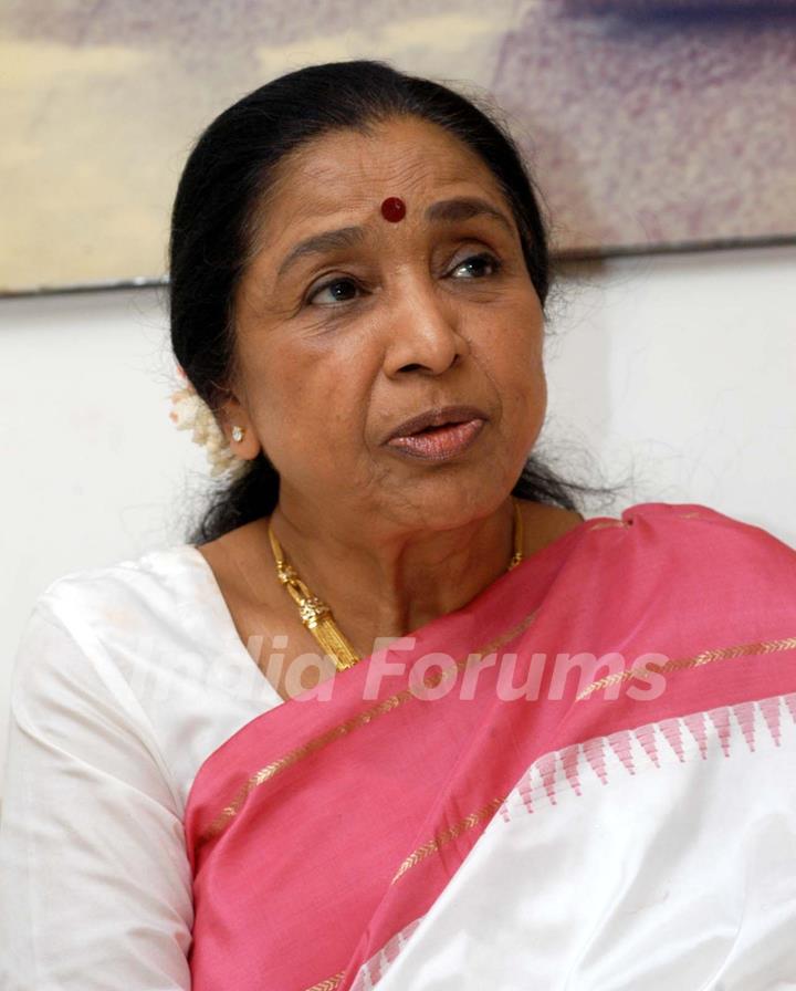 Noted bollywood singer Asha Bhosle at a press conference in Mumbai on friday, april 06 to announce a music concert to held in Pune Asha will perform in Pune after 15 years in a concert ''Aapli Asha Bhosle'' on april 15