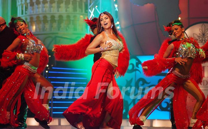 Lara Dutta performing at the Pantaloons Femina Miss India beauty contest in Mumbai on Monday