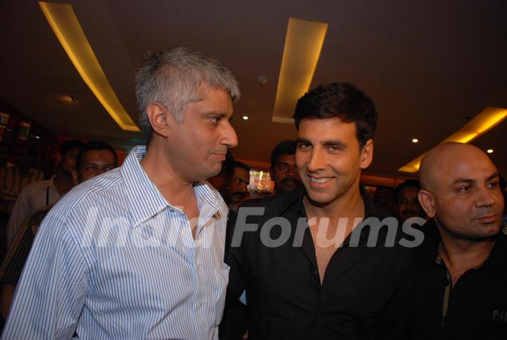 Vikram Bhatt with Akshay Kumar at the premiere of the movie Life Mein Kabhie Kabhie at cinemax