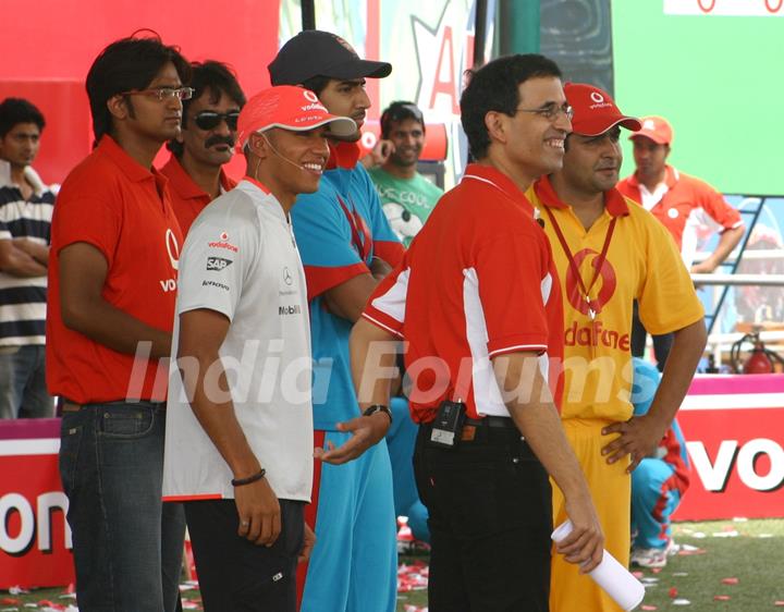 Formula One World Champion Lewis Hamilton Enthralled hundreds of his fans in Delhi by playing the Cricket, on a promotional tour for Vodafone Essar, in New Delhi on Saturday