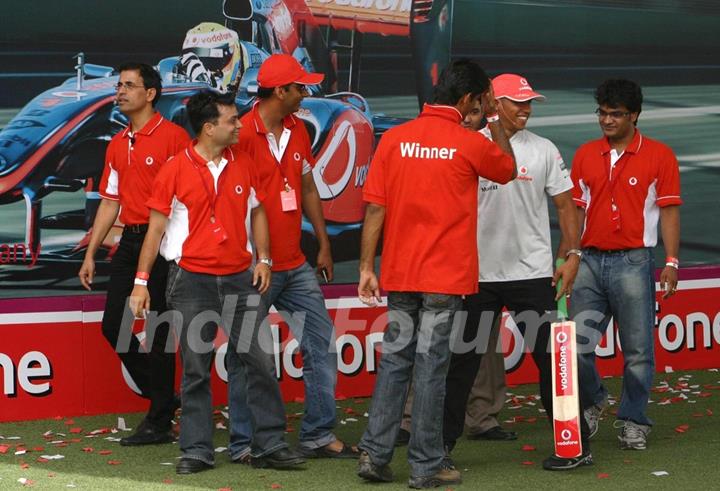 Formula One World Champion Lewis Hamilton Enthralled hundreds of his fans in Delhi by playing the Cricket, on a promotional tour for Vodafone Essar, in New Delhi on Saturday