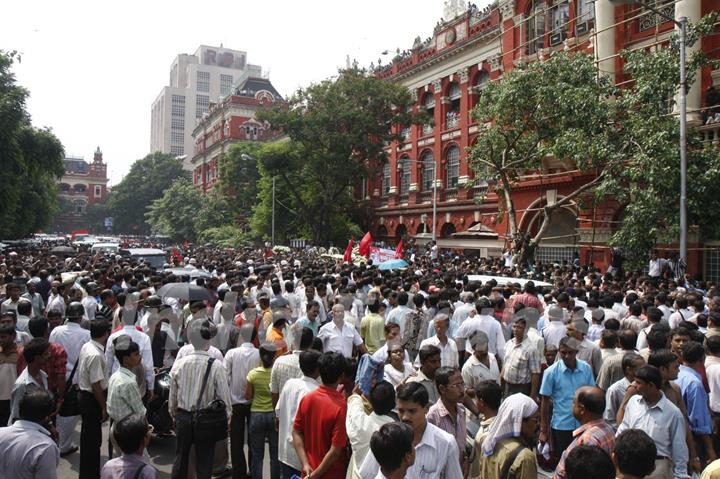 The funeral procession of Subhas Chakraborty in front of Writers Building