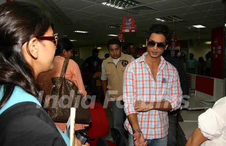 Bollywood actor Shahid Kapoor at BIG 927 FM office for promoting his film ''''Kaminey'''', in New Delhi on Sunday-