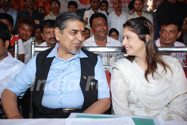 Nagma and Jagdish Tytler at &quot;Cricket Match Organised&quot; by Bablu Aziz at Santacruz