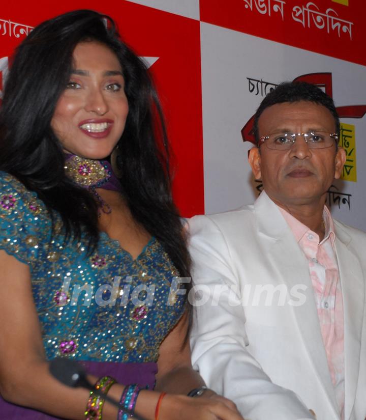 Renowed actor Rituparna Sengupta and Annu Kapoor wear present at the star studded lunch of the Rose Valley Groups'' Bengali Channel &quot;Rupashi Bangla&quot; in Kolkata on 24th Aug 09
