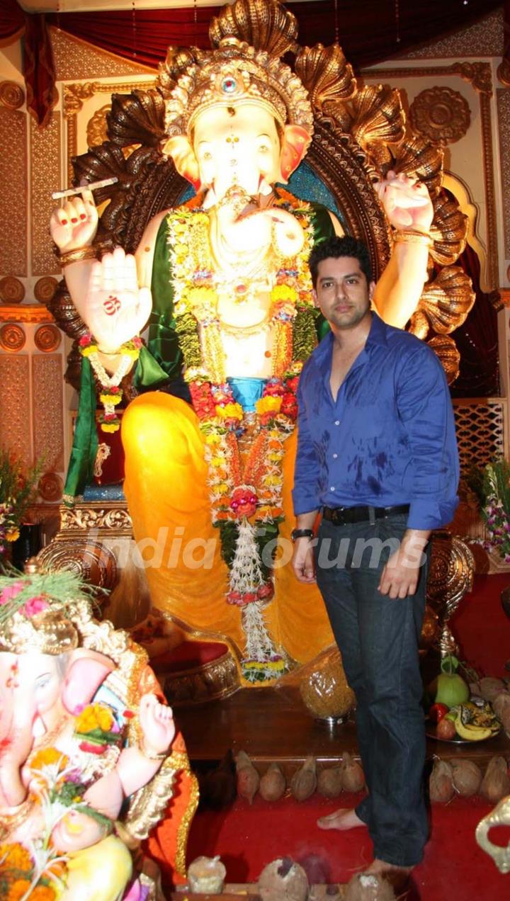 Aftab Shivdasani performing Ganpati Pooja