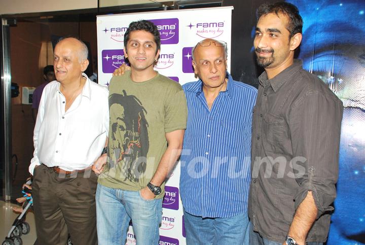 Mukesh Bhatt and Mahesh Bhatt at Avatar 3-d Special Screening of promo at Fame, in Mumbai