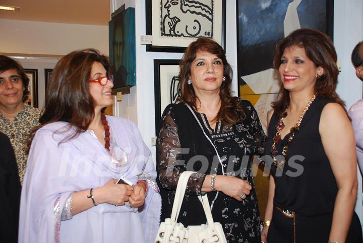 Dimple Kapadia at Bina Aziz art event at Juhu, in Mumbai