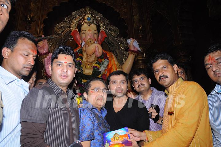 Himesh Reshammiya at the lunch of ''''RADIO'''' Music at Lalbaugh Ka Raja