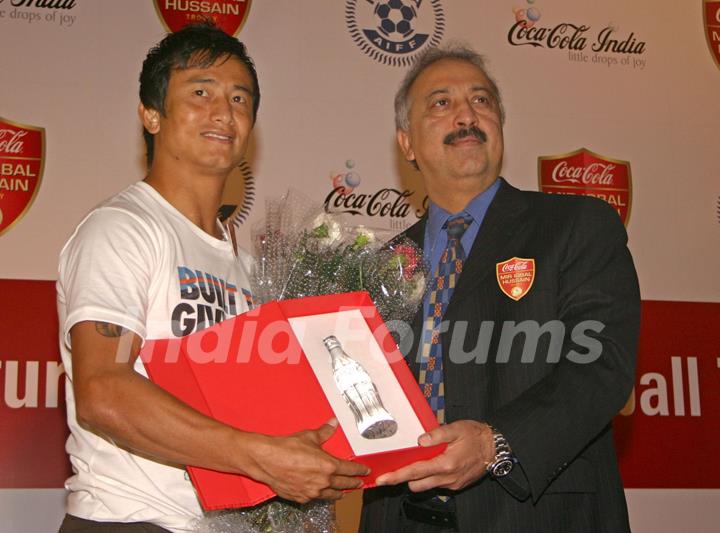 Baichung Bhutia and Sunil Chhetri at the announcement of Coca-Cola India''s partnership with the All India Football Federation for the &quot;Coca-Cola Mir Iqbal Hussain Trophy&quot;, in New Delhi on Tuesdayi 1 Sep 2009