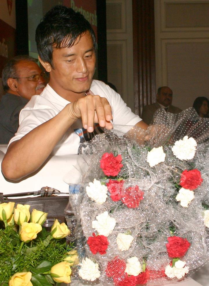 Baichung Bhutia and Sunil Chhetri at the announcement of Coca-Cola India''s partnership with the All India Football Federation for the &quot;Coca-Cola Mir Iqbal Hussain Trophy&quot;, in New Delhi on Tuesdayi 1 Sep 2009