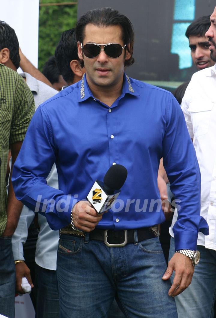 Bollywood actor Salman Khan at a campaign &quot;INDIA FIRST&quot; organised by Zee News, at Vijay Chowk, New Delhi