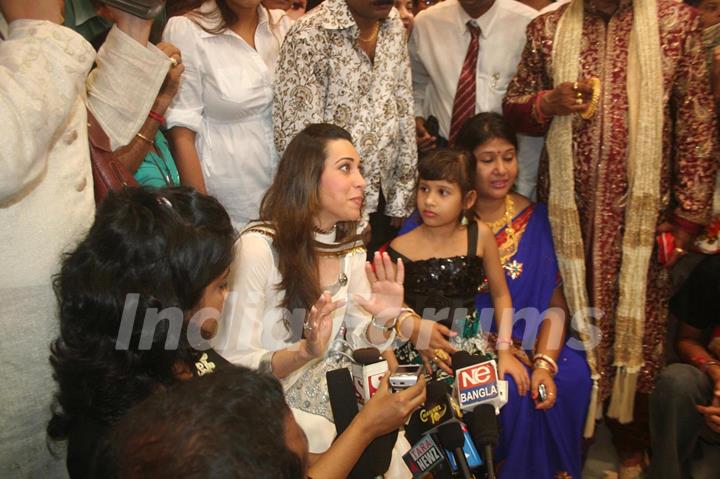 Bollywood Actress Karishma Kapoor addressing reporters during inaugaral session of I-core planet at Bhowanipure in Kolkata on Thursday 3rd Sep 09