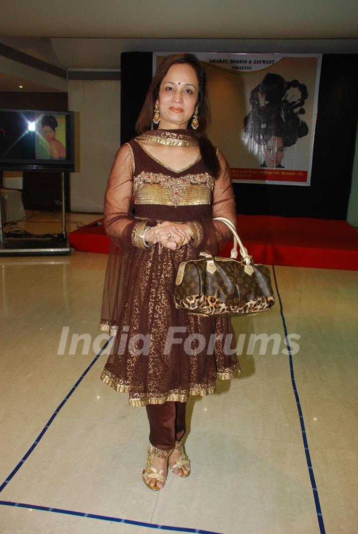 Smita Thakeray at Bharat Dorris Bridal make up event at Rajiv Gandhi Institute at Andheri in Mumbai