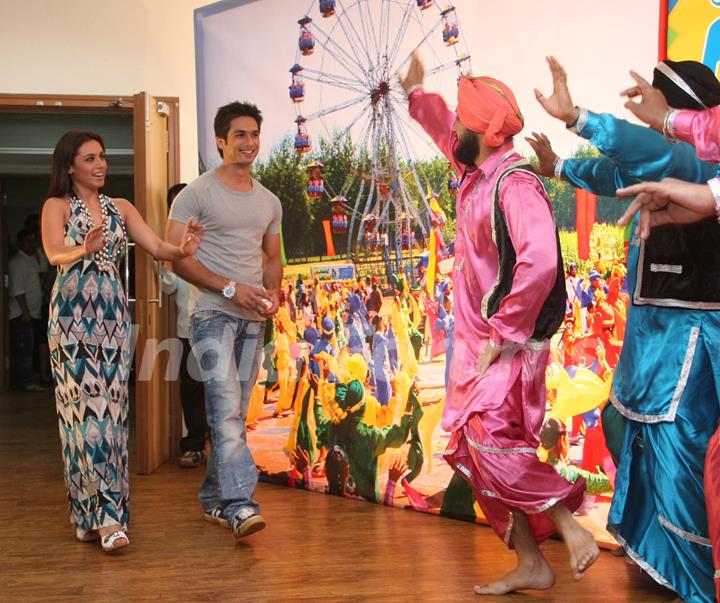 Rani Mukherjee and Shahid Kapoor arrive to promote their forthcoming movie Dil Bole Hadippa at a press conference held in Mumba