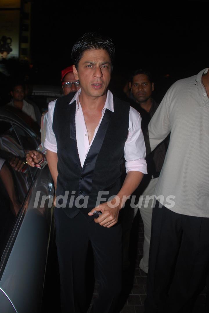 Shah Rukh Khan at Bharat n Dorris Awards