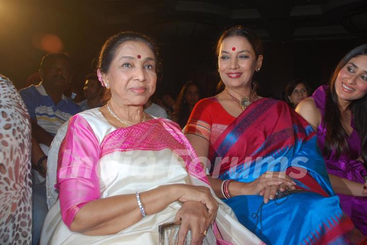 Asha Bhosle,Shabana Azmi and Kareena Kapoor at Bharat n Dorris Awards