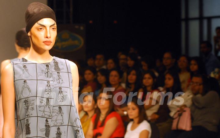 A models catwalks in an outfit design by Kalol Dutta during the Kolkata Fashion Week in Kolkata on 10th Sep 2009