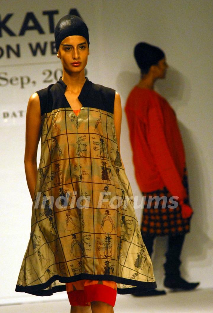 A models catwalks in an outfit design by Kalol Dutta during the Kolkata Fashion Week in Kolkata on 10th Sep 2009