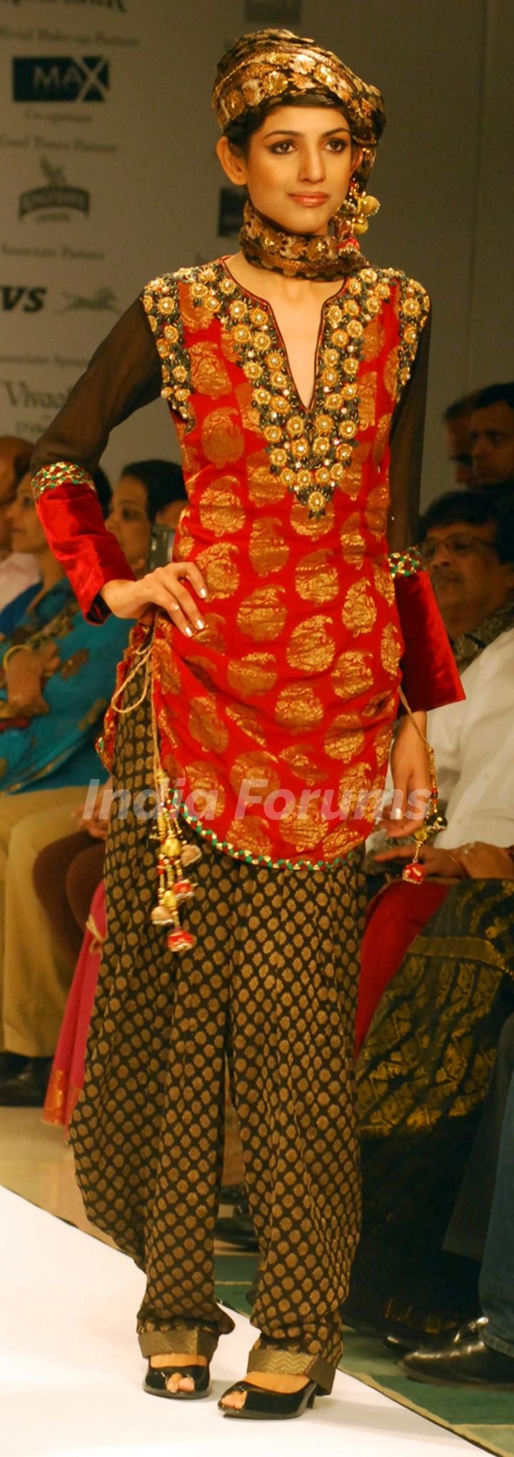 A model catwalks in an outfit design by Kaushik and Pallob during the Kolkata Fashion Week in Kolkata on 10th Sep 2009