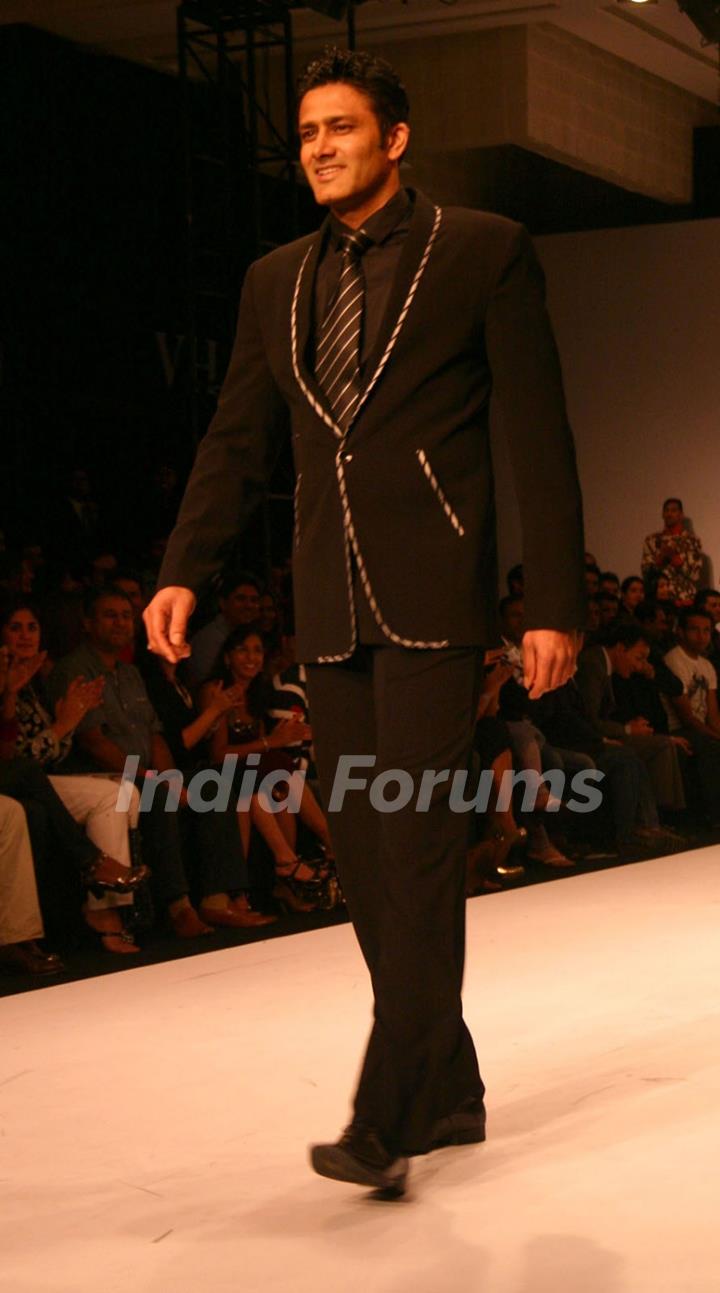 Anil Kumble at the Designer Manoviraj Khosla show during the Men''s Fashion Week in New Delhi on Friday 11 Sep 2009