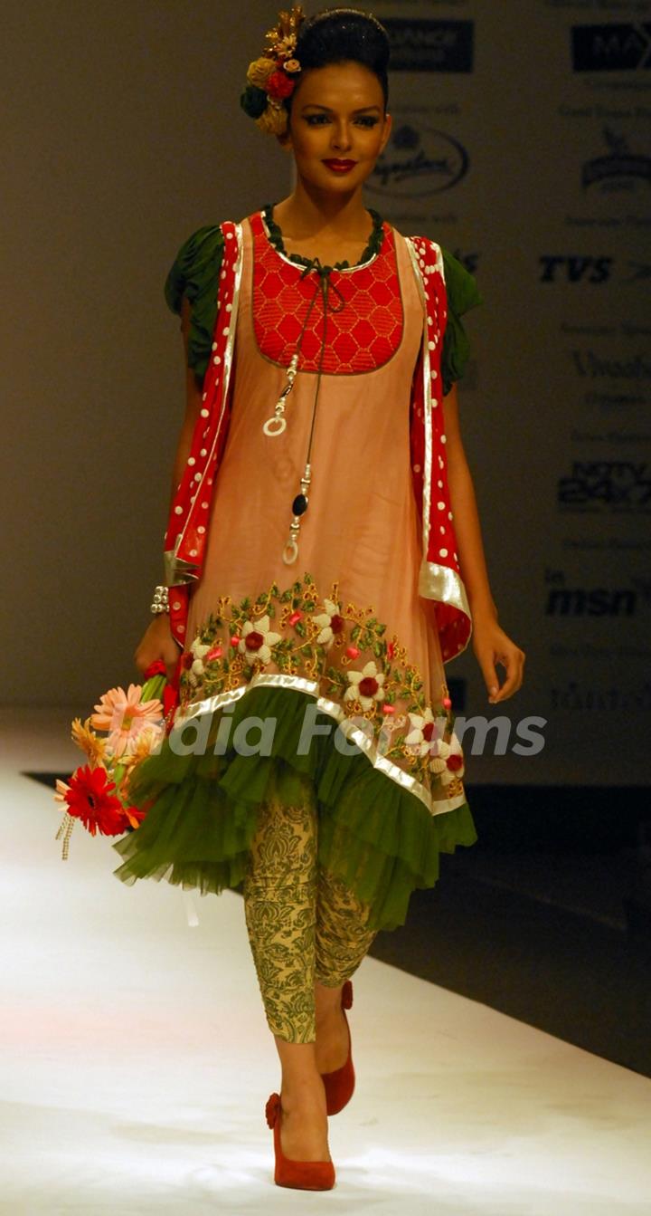 A model at the ramp during the Kolkata Fashion Week in Kolkata on 11th Sep 2009