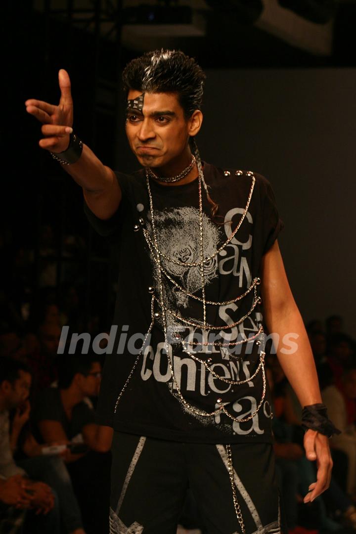 Models presenting creations of designer Nitin Bal Chauhan at the Van Heusen India Mens Week