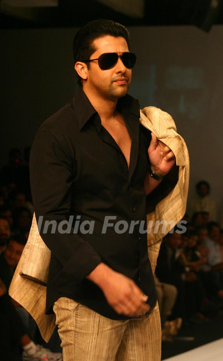 Bollywood actor Aftab Shivdasani presenting creations of Designer Samant Chauhan at the Van Heusen &quot;India Mens Week&quot; in New Delhi on Sunday