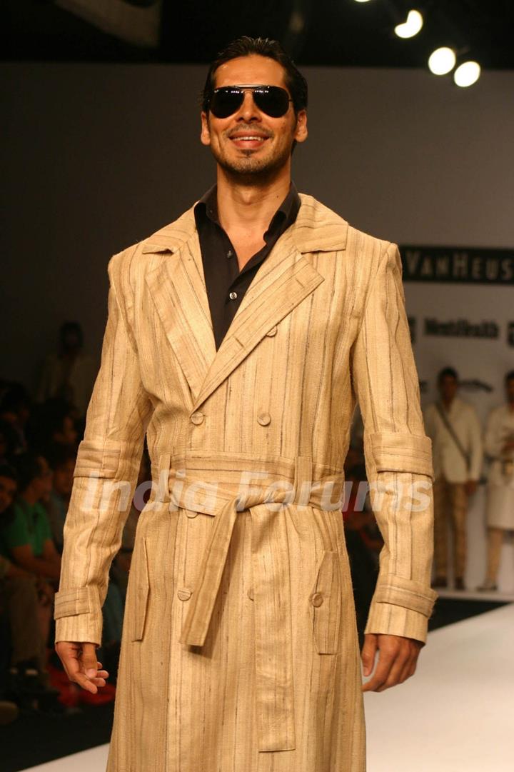 Bollywood actor Dino Moria presenting creations of Designer Samant Chauhan at the Van Heusen &quot;India Mens Week&quot; in New Delhi on Sunday