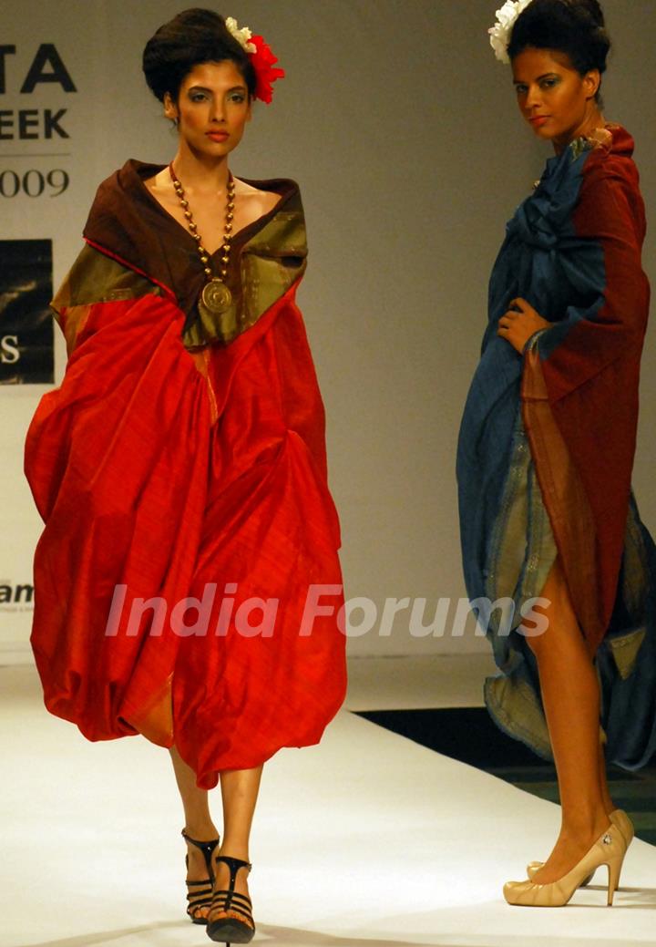 A model at the ramp during the Kolkata Fashion Week in Kolkata on 11th Sep 2009