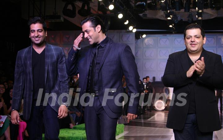 Bollywood actor Salman Khan with designers Rohit Gandhi and Rahul Khanna at their show at the Van Heusen India Mens Week, in New Delhi on Sunday