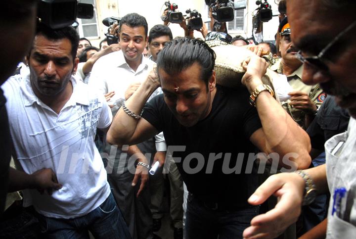 Salman at Tata Memorial Hospital and Dongri slums